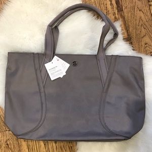 lululemon out of range tote